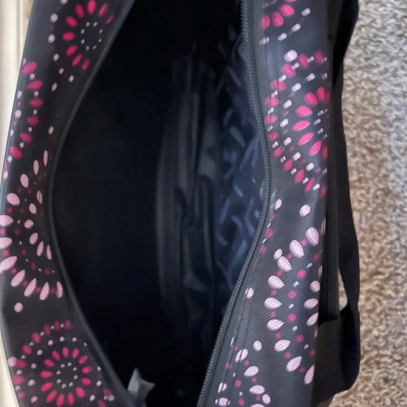 Carry on - Picture 2 of 2